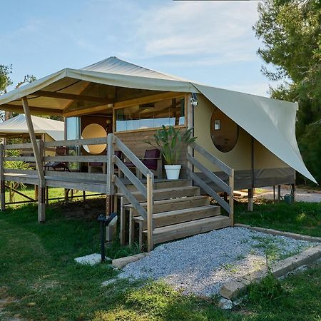 Suite Glamping Vicino Al Mare Piombino Bagian luar foto