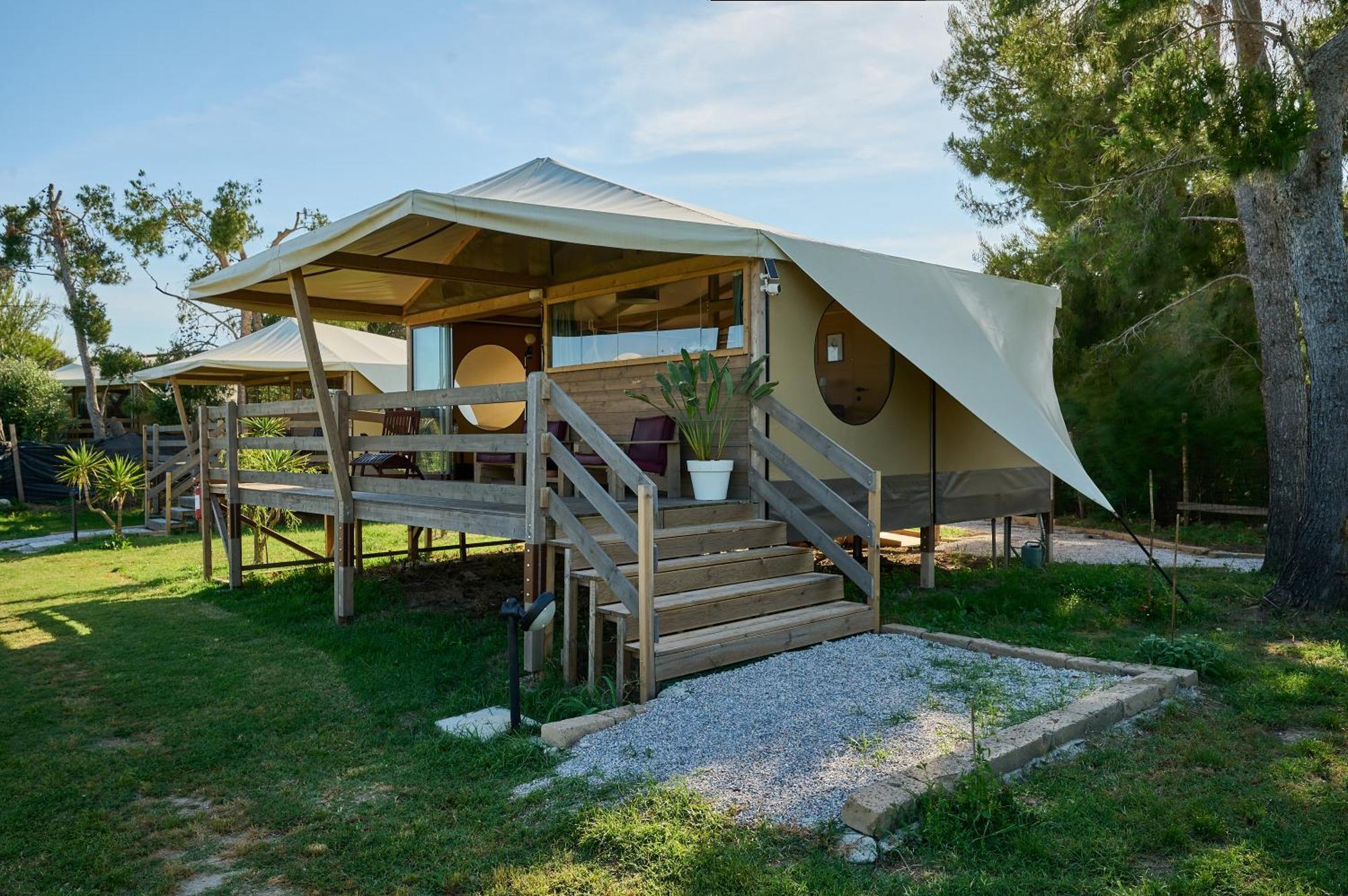 Suite Glamping Vicino Al Mare Piombino Bagian luar foto