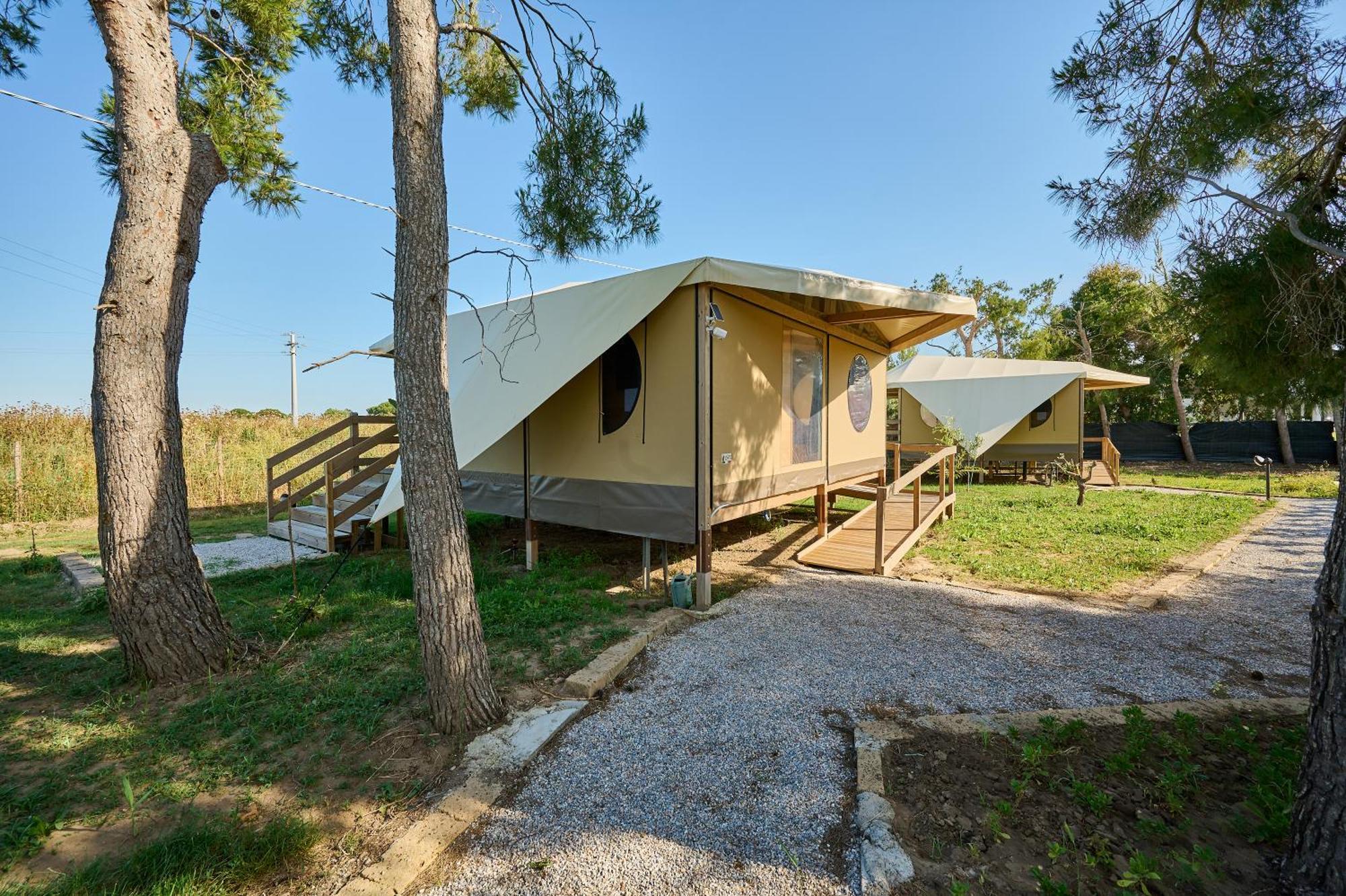 Suite Glamping Vicino Al Mare Piombino Bagian luar foto